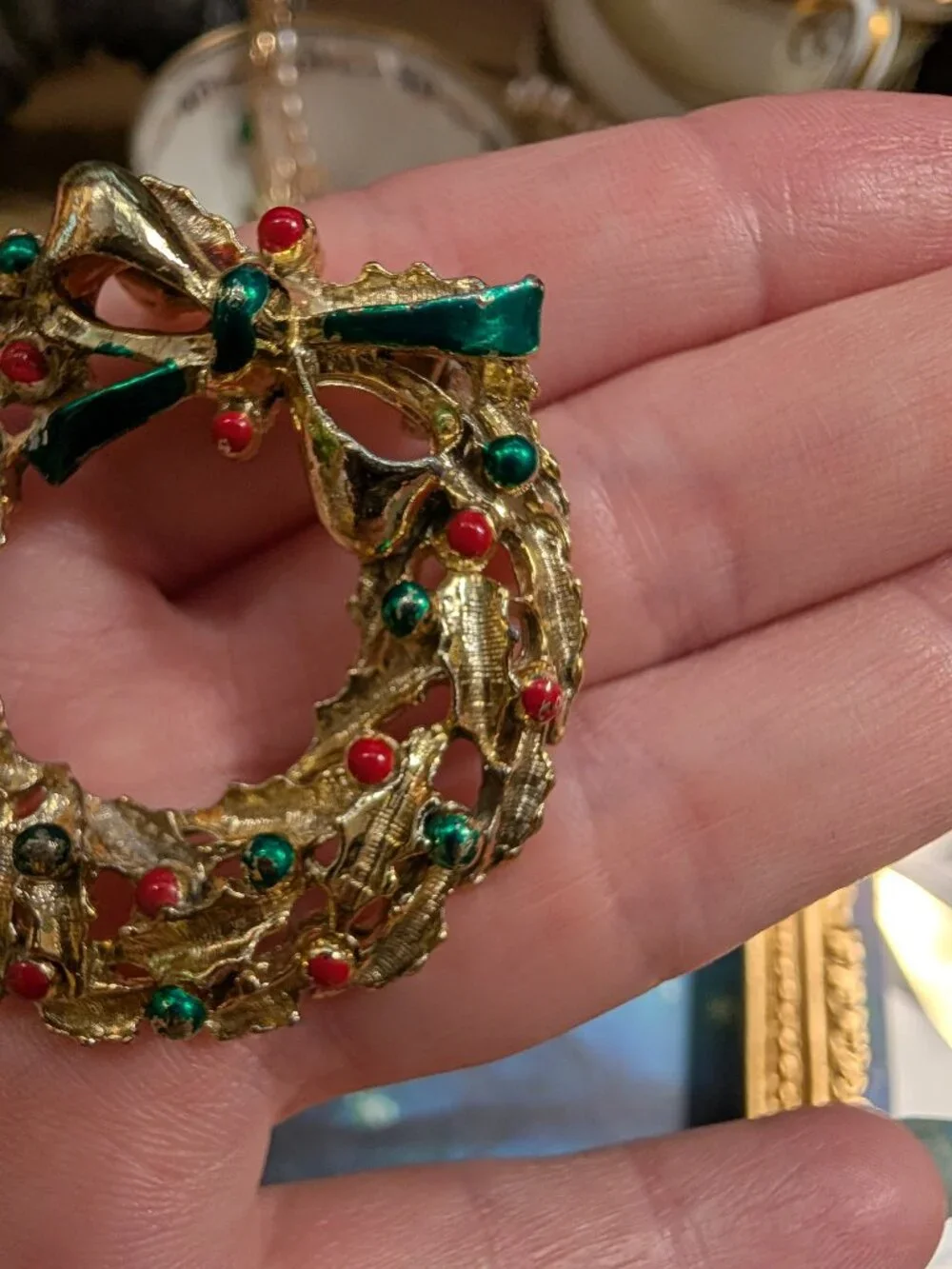 Vintage Mid-Century Gold Tone Christmas Wreath Brooch with Painted Green & Red